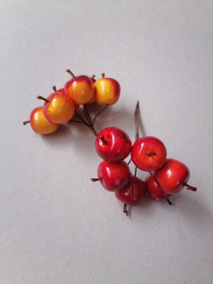 Jabĺčko na drôtiku 3cm