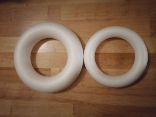 Polystyrénový veniec 22cm