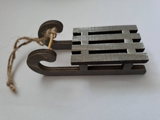 Sánky z dreva šedé veľkosť 10cm výška 3,5cm - prírodné