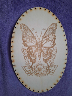 Preglejkové dno gravírované elipsa 3mm - 41x29cm Motýľ1